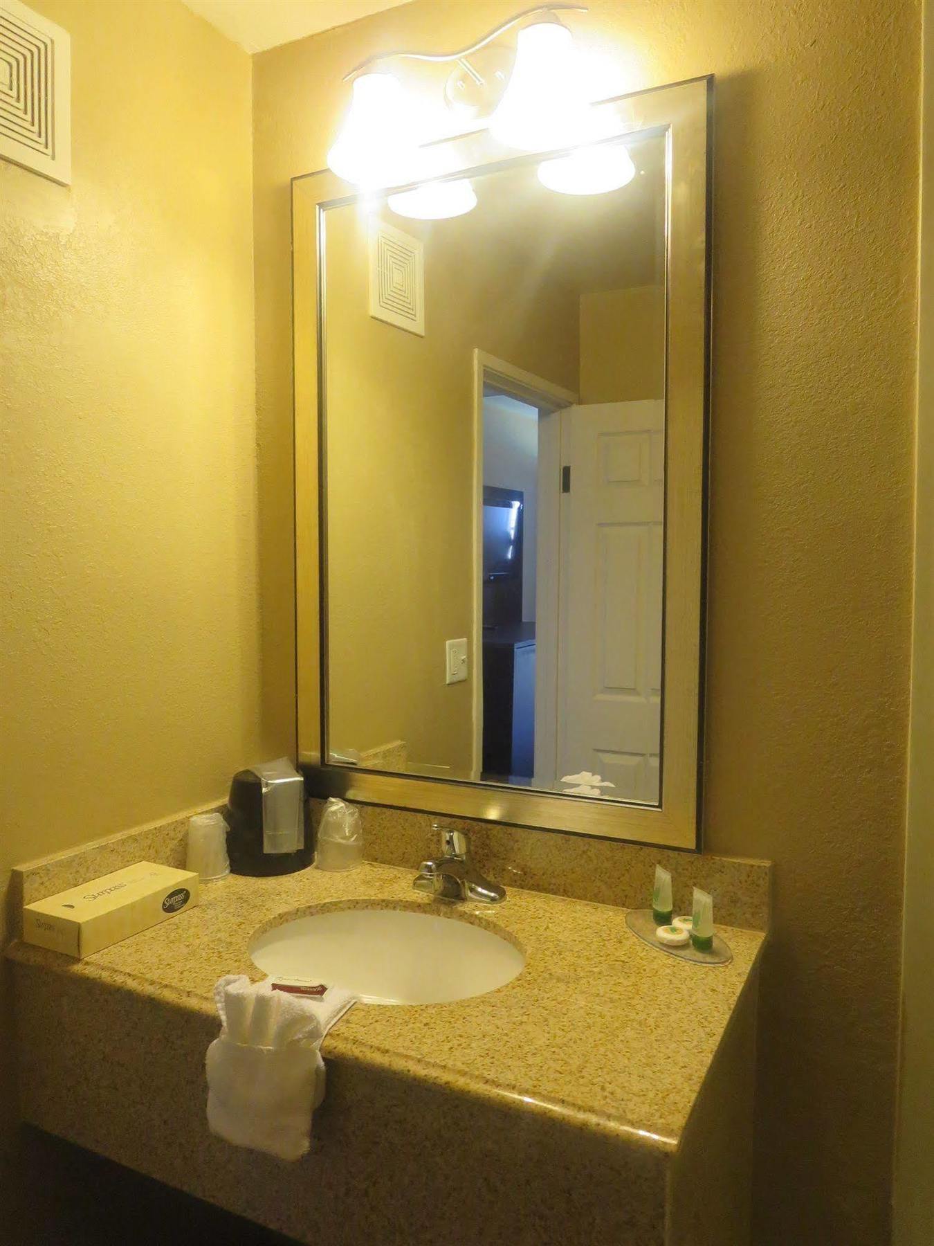 Howard Johnson By Wyndham Odessa Tx Exterior foto